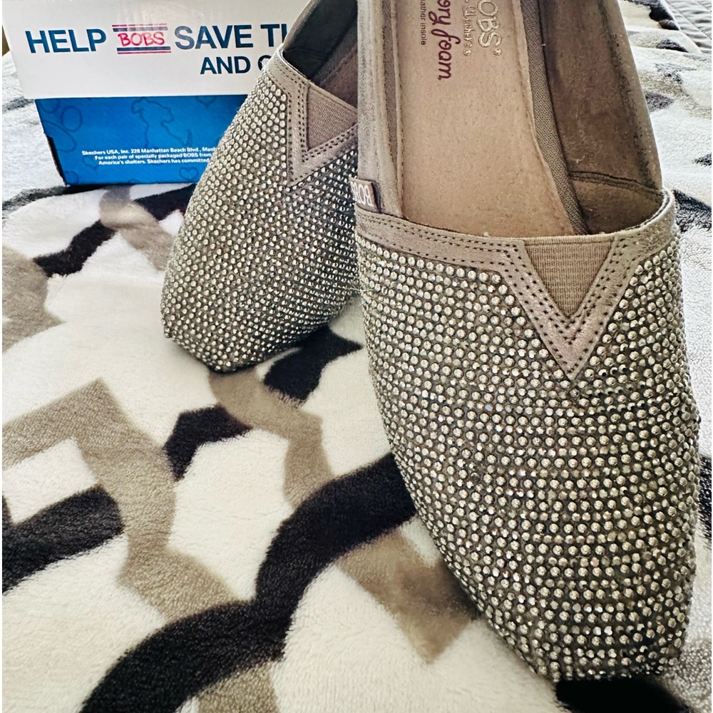Super cute, blingy and almost new Bobs! They are a pewter color. Very versatile.